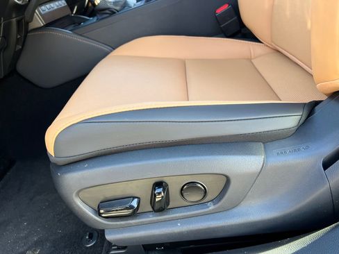 New 2025 Lexus ES 350 w/ Premium Package image 13