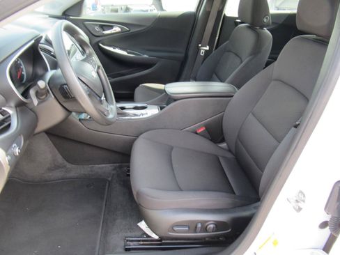 Used 2025 Chevrolet Malibu LT FWD image 17