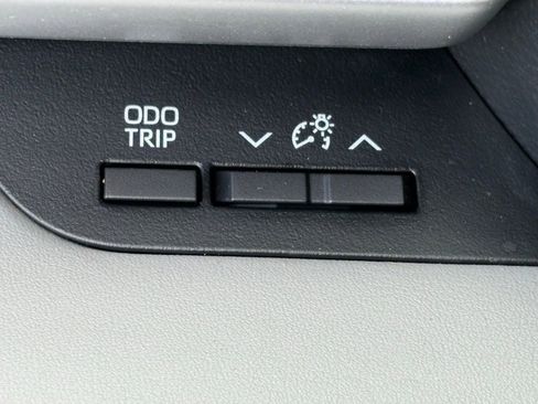 Used 2023 Toyota Highlander L FWD image 33