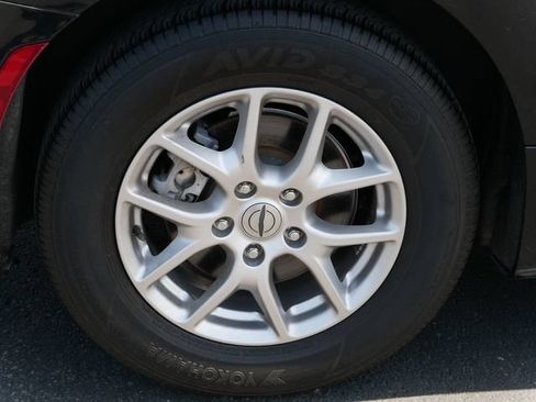 Used 2023 Chrysler Pacifica Touring-L FWD image 5