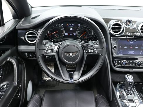 Used 2018 Bentley Bentayga AWD/4WD image 26