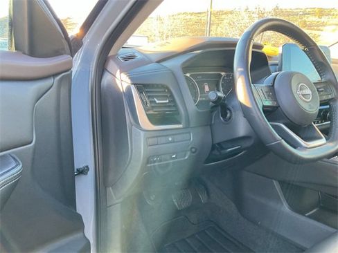 Used 2022 Nissan Rogue SL w/ SL Premium Package image 27