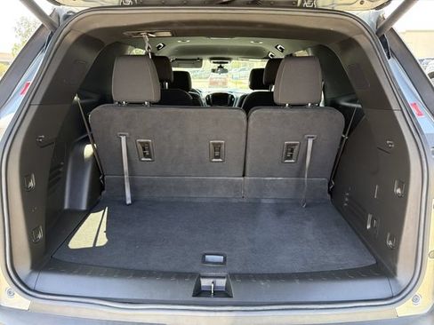 Used 2023 Chevrolet Traverse LT FWD image 5
