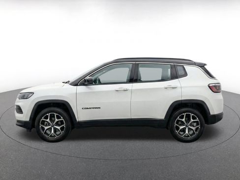 Used 2025 Jeep Compass Limited AWD/4WD image 4