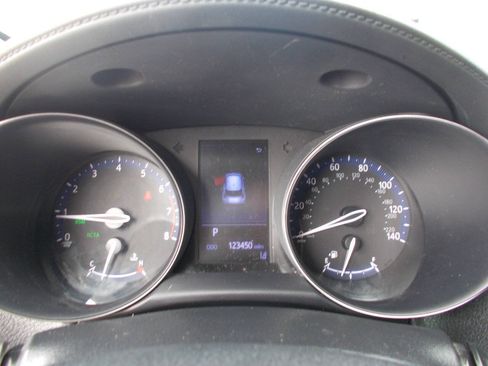 Used 2019 Toyota C-HR XLE FWD image 15