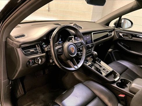 Certified 2023 Porsche Macan Turbo AWD/4WD image 4