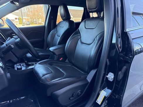 Used 2019 Jeep Cherokee Limited image 10