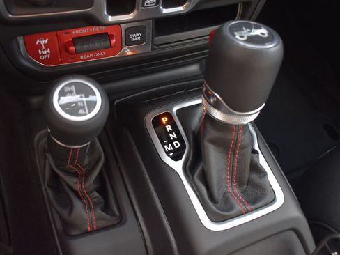 Used 2018 Jeep Wrangler Unlimited Rubicon AWD/4WD image 13
