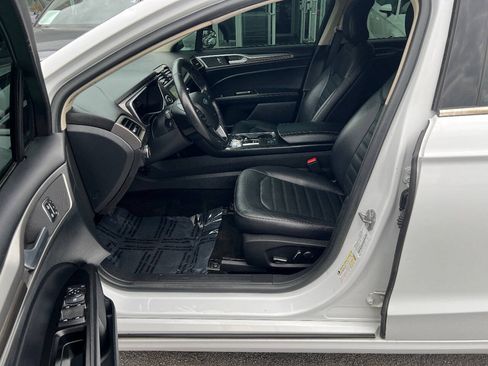 Used 2018 Ford Fusion SE w/ Equipment Group 602A FWD image 19