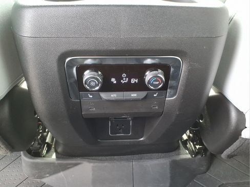 Used 2025 Chevrolet Tahoe Premier AWD/4WD image 16