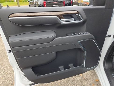 New 2026 GMC Sierra 1500 SLE w/ Preferred Package image 18