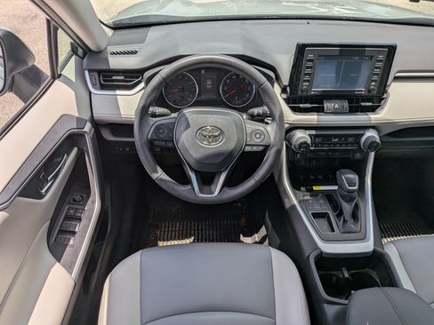 Used 2022 Toyota RAV4 XLE Premium FWD image 17