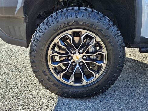 Used 2020 Chevrolet Colorado ZR2 image 11