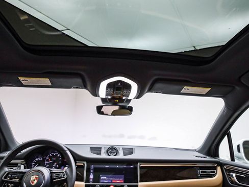 Certified 2026 Porsche Macan image 20