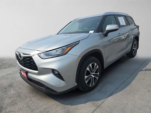 Certified 2020 Toyota Highlander XLE AWD/4WD image 7