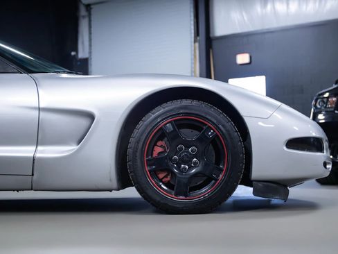 Used 1998 Chevrolet Corvette Coupe image 11