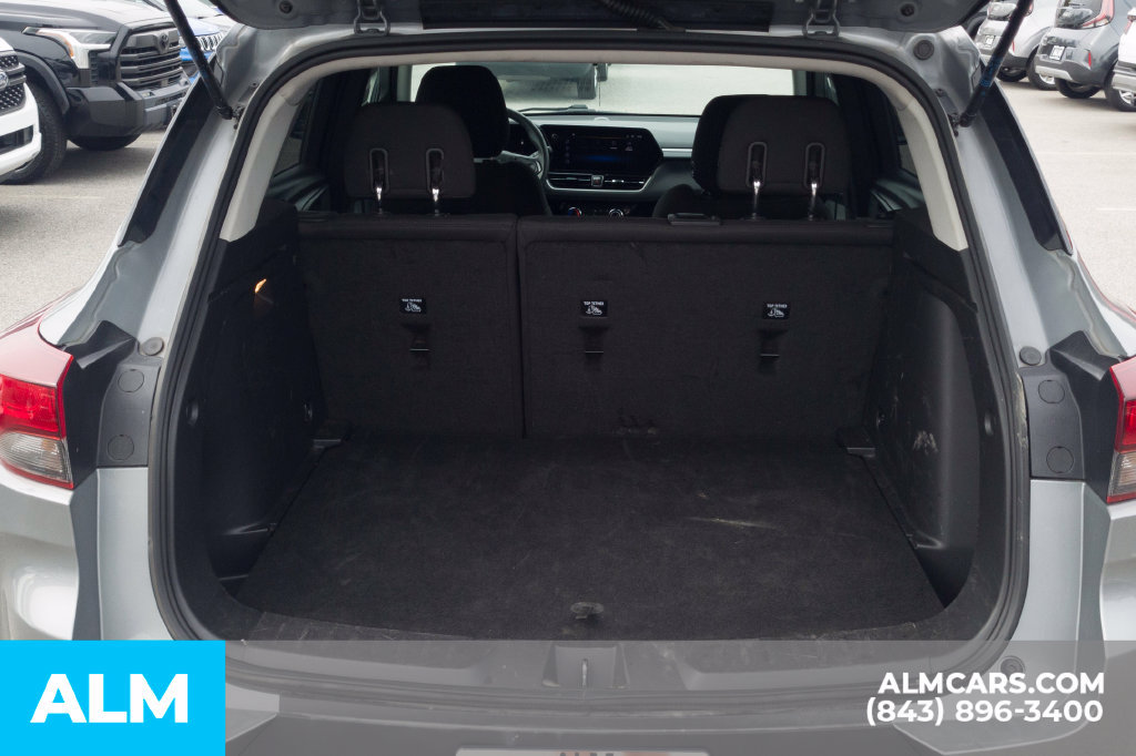 Used 2025 Chevrolet TrailBlazer LT FWD image 8