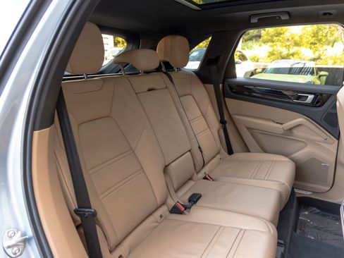 Used 2020 Porsche Cayenne image 52