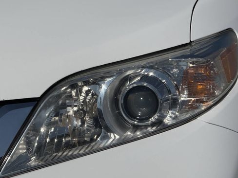 Used 2012 Toyota Sienna LE image 22