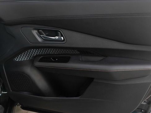 Used 2023 Nissan Ariya AWD image 9