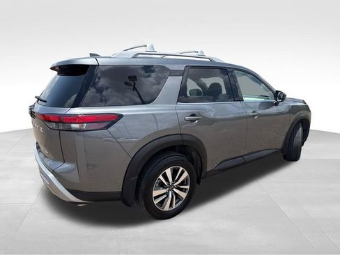 Certified 2025 Nissan Pathfinder SL w/ Cargo Package AWD/4WD image 8