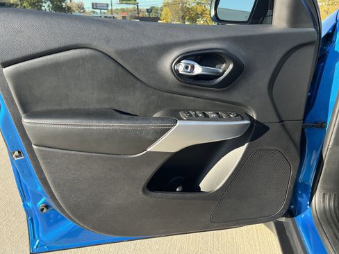 Used 2022 Jeep Cherokee Latitude image 16