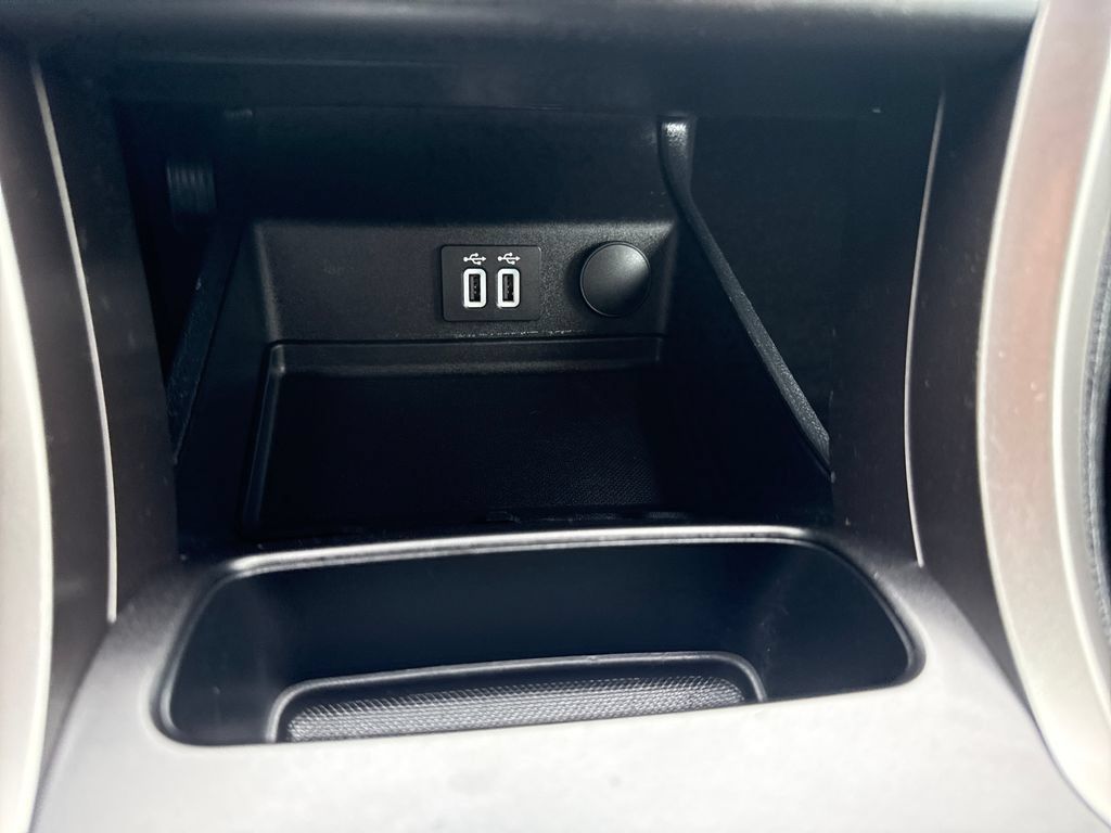 Used 2020 Ford Fusion SE FWD image 28