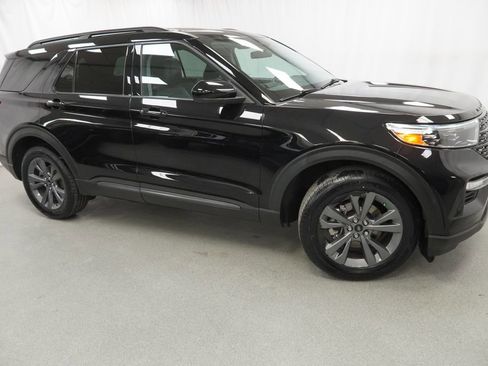Used 2022 Ford Explorer XLT w/ Equipment Group 202A image 12
