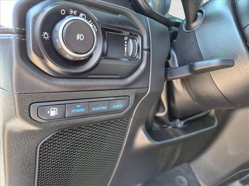 Used 2025 Jeep Wrangler Unlimited Sahara w/ Safety Group AWD/4WD image 15