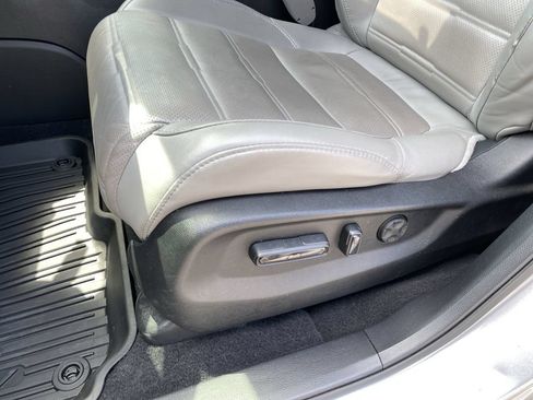 Used 2019 Honda CR-V Touring image 13