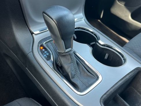 Used 2019 Jeep Grand Cherokee Laredo AWD/4WD image 25