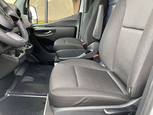 Used 2025 Mercedes-Benz Sprinter 2500 image 30