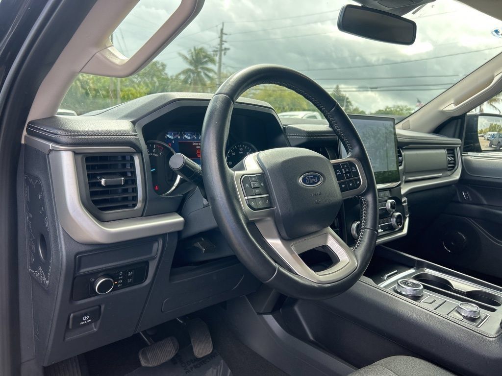 Used 2024 Ford Expedition XLT AWD/4WD image 11