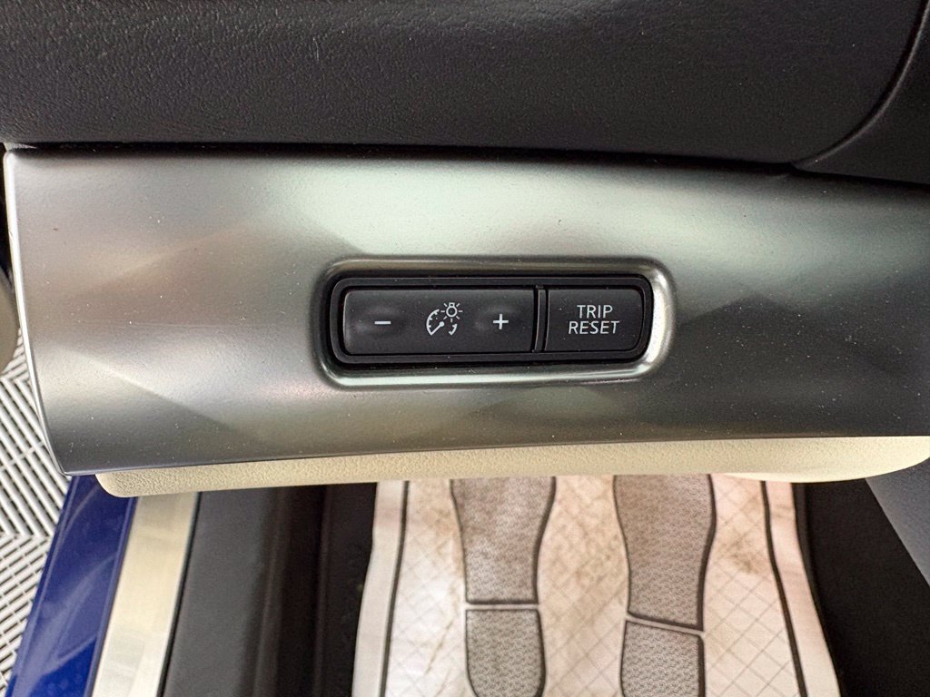 Used 2022 Nissan Maxima SV w/ Floor Mat Group FWD image 15