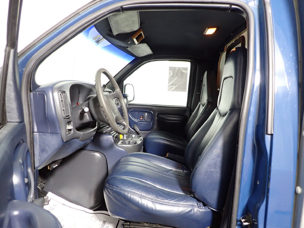 Used 1999 Chevrolet Express 3500 RWD image 26