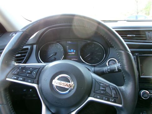 Used 2018 Nissan Rogue SV AWD/4WD image 13