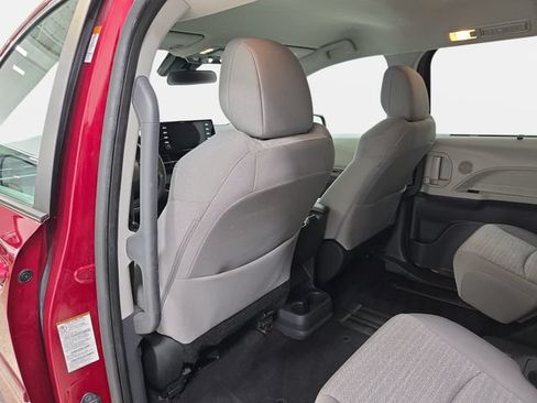 Certified 2023 Toyota Sienna LE FWD image 10
