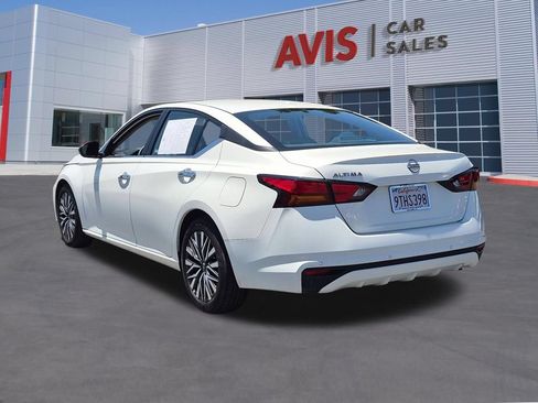 Used 2025 Nissan Altima 2.5 SV FWD image 9