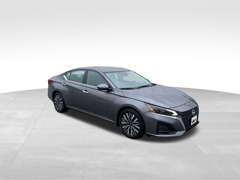 Used 2025 Nissan Altima 2.5 SL FWD image 8