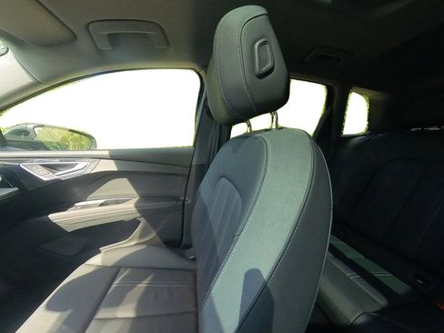 Used 2025 Audi Q4 e-tron Premium Plus RWD image 40