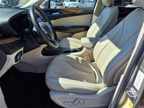 Used 2017 Lincoln MKC Select w/ Select Plus Package image 5