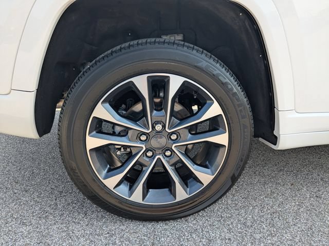 Used 2025 Jeep Grand Cherokee Overland AWD/4WD image 17