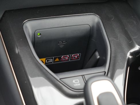 Used 2025 Toyota Crown Signia w/ Advanced Technology Package image 18