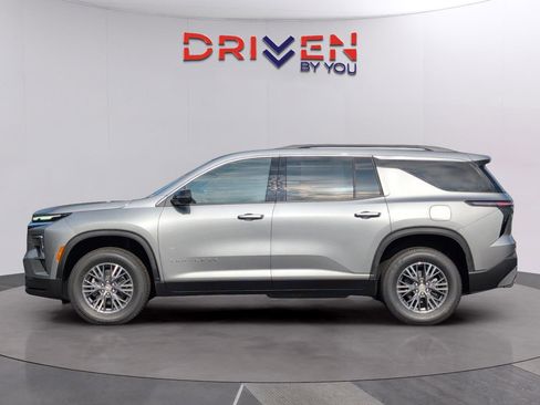 New 2026 Chevrolet Traverse LT w/ Driver Confidence Package FWD image 2