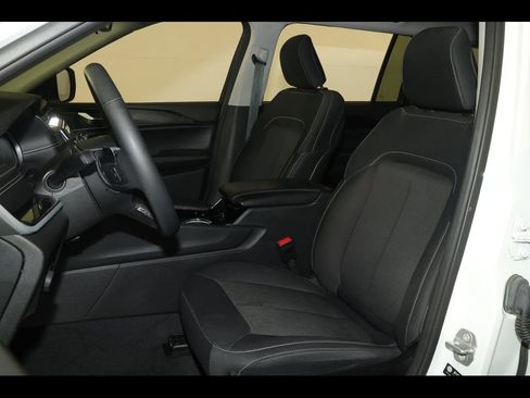 Certified 2023 Jeep Grand Cherokee L Laredo w/ Luxury Tech Group I AWD/4WD image 24