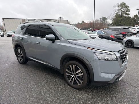 Used 2024 Nissan Pathfinder Platinum w/ Cargo Package image 9