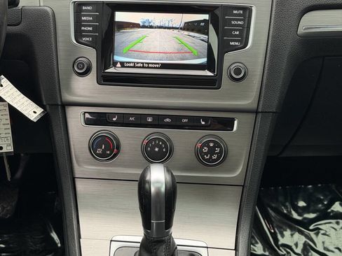 Used 2015 Volkswagen Golf SE image 20