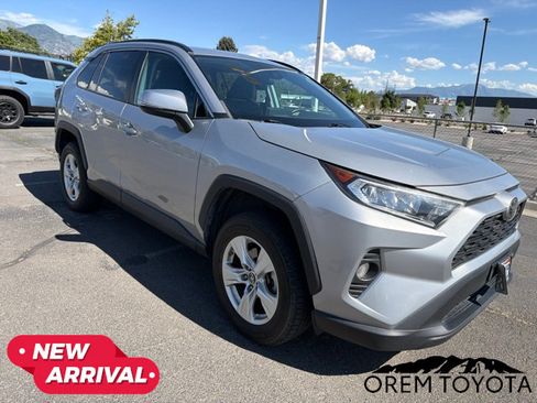 Used 2019 Toyota RAV4 XLE AWD/4WD image 6