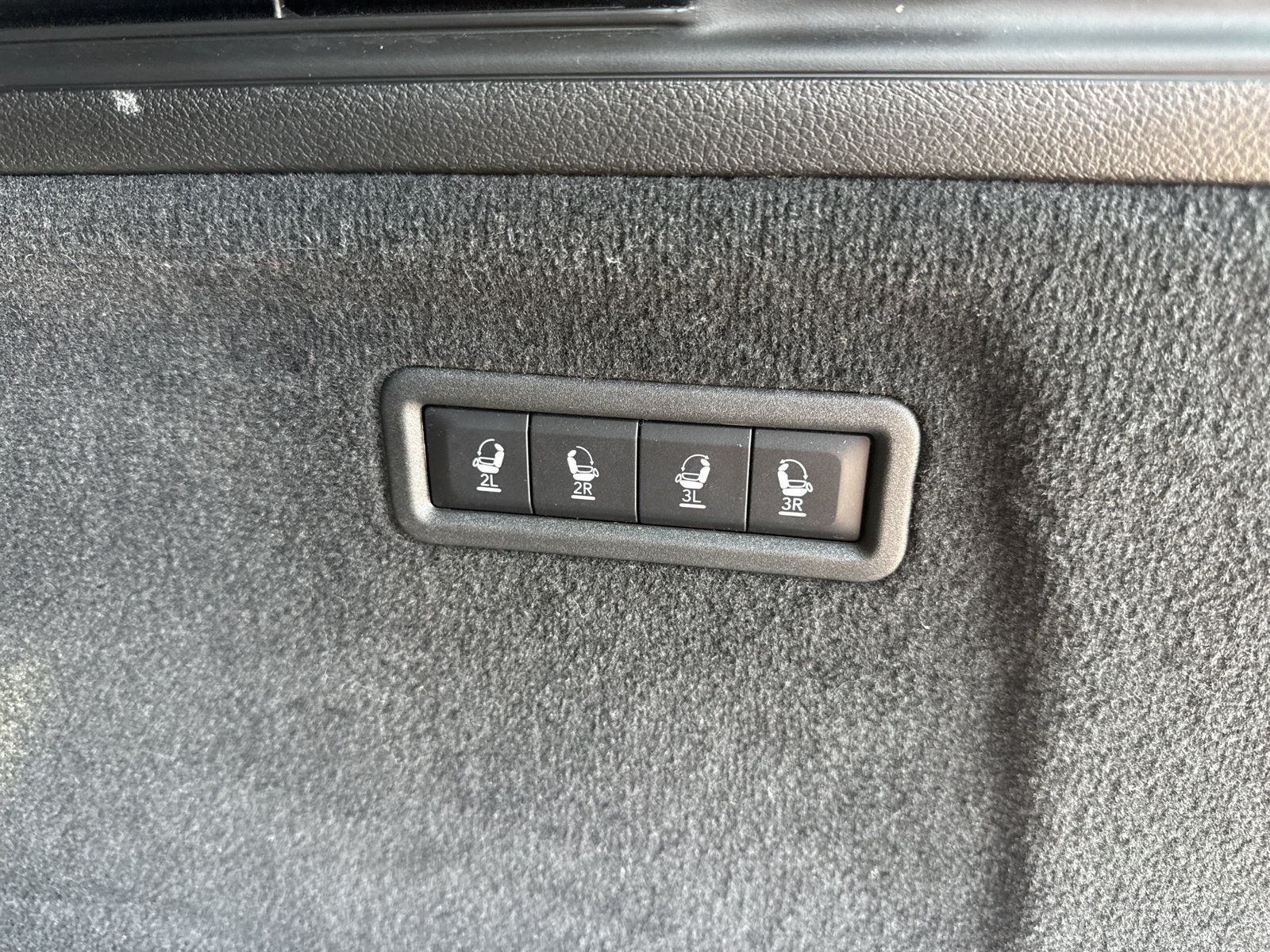 Used 2024 Jeep Grand Wagoneer L Series III w/ Rear Seat Video Group 1 AWD/4WD image 10