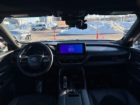 Used 2024 Toyota Grand Highlander AWD Hybrid image 10